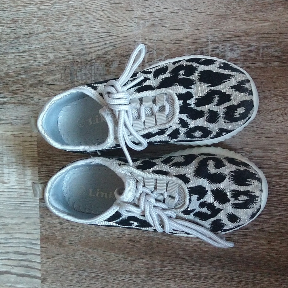 Link, size 11, leopard